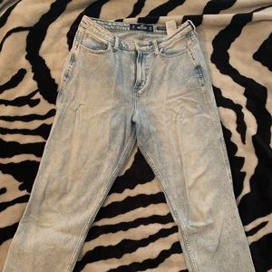 Light wash mom jeans